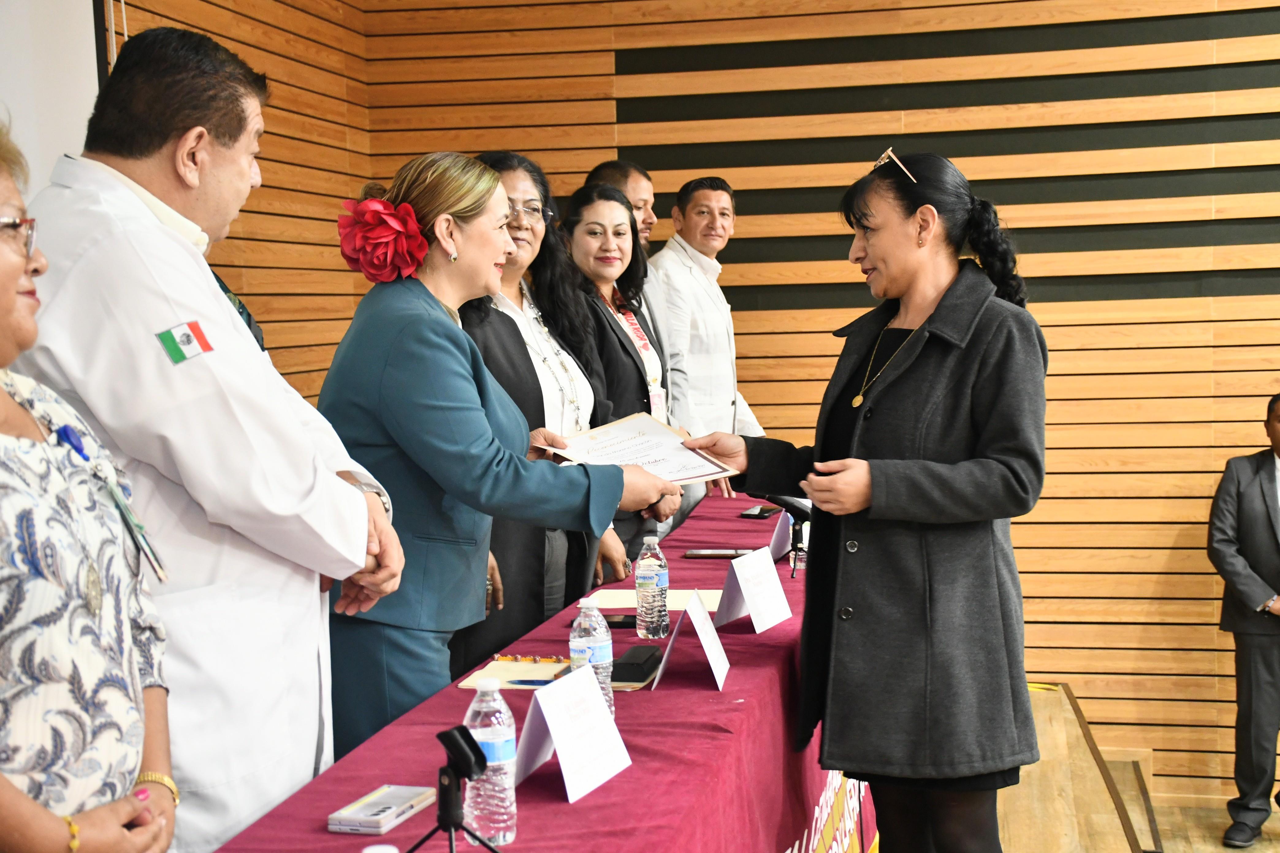 Entrega de Reconocimientos por Años de Servicio en el HG "Dra. Matilde Petra Montoya Lafragua" 